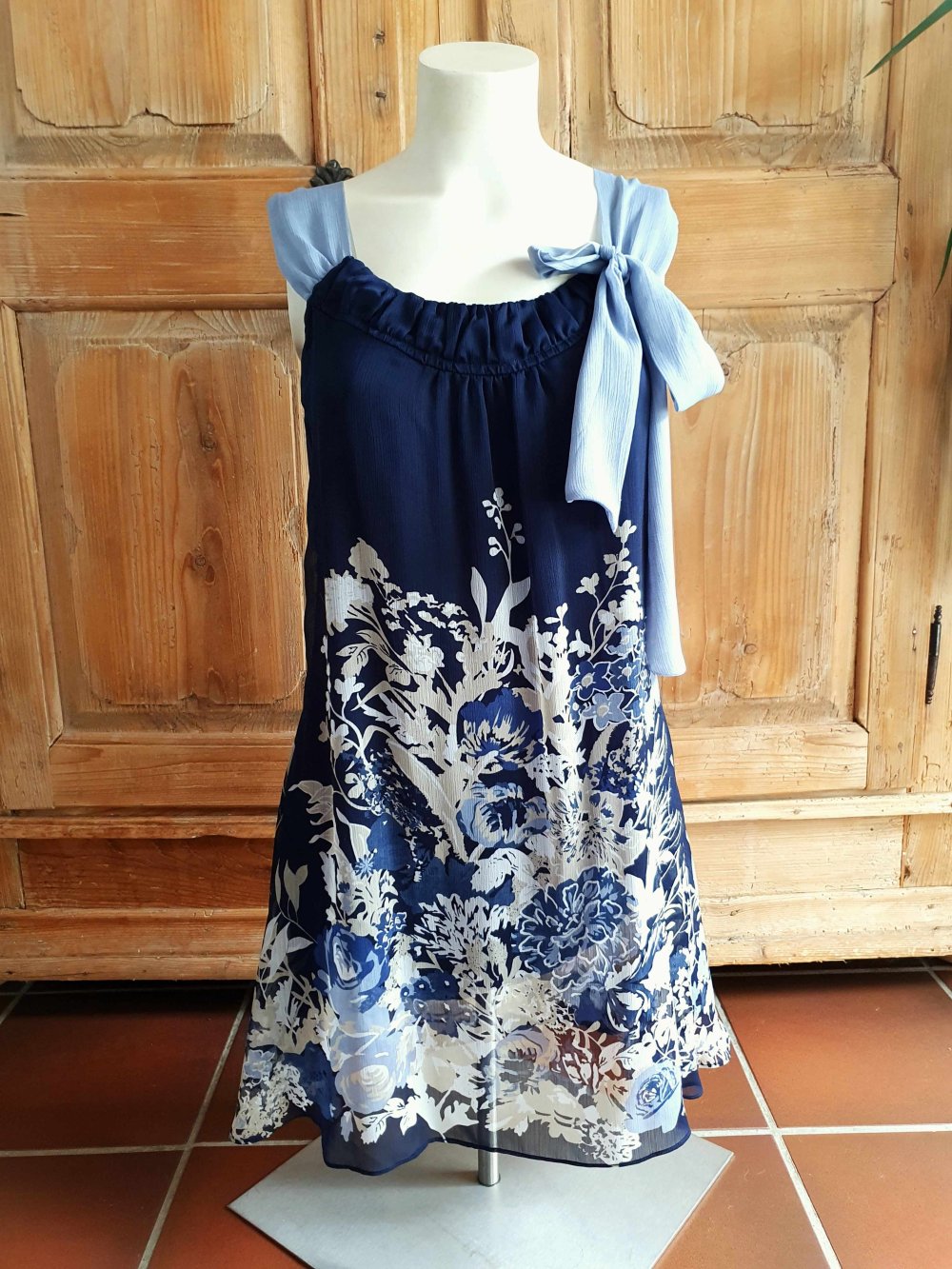Zero Minikleid Schleife Tunika geblümt Blumen blau bunt Satin Fairy 36 S Empire