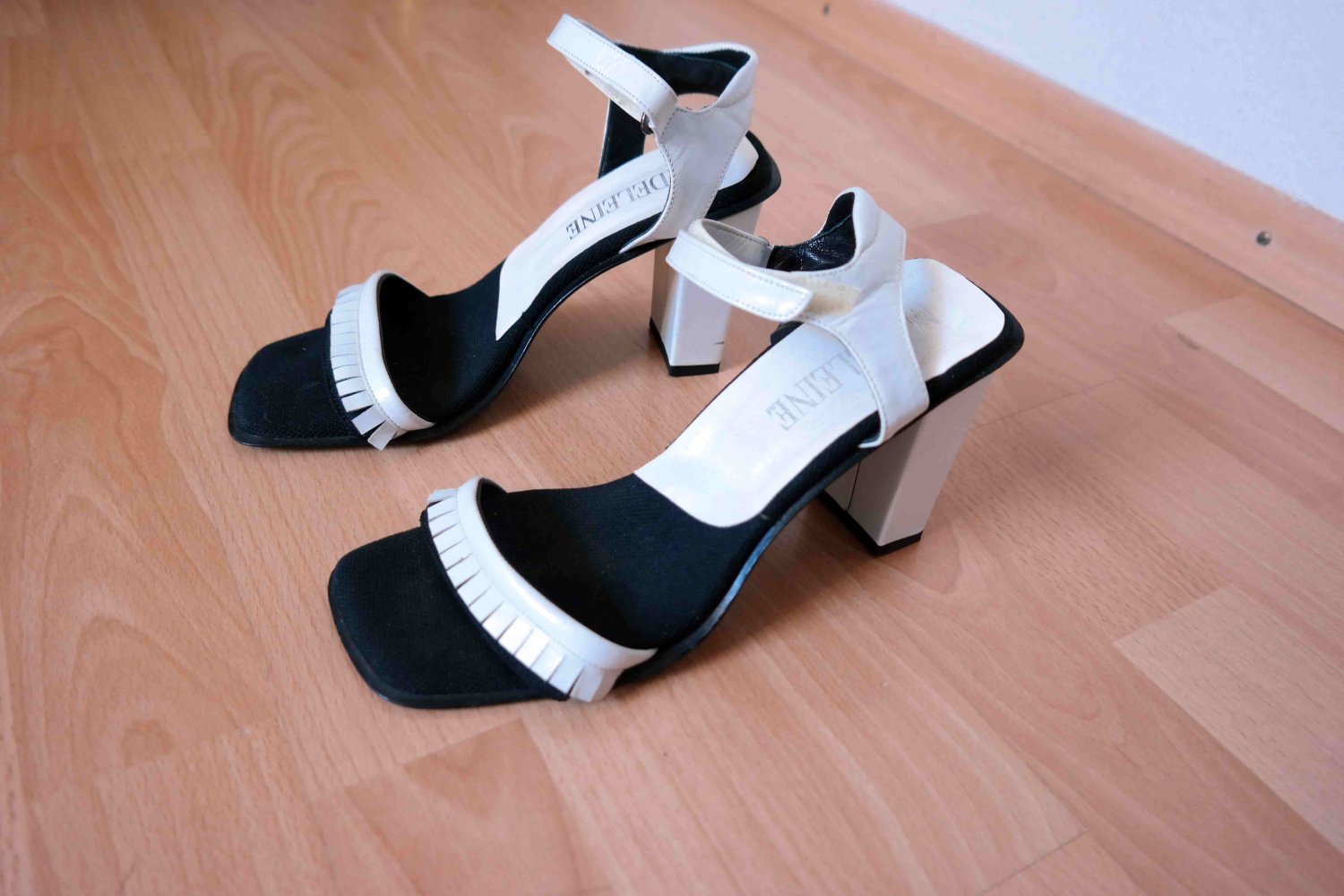 Wie NEU Original Madeleine True Vintage 90er 00er Sandalen High Heels Leder Echtleder weiß schwarz Blockabsatz Y2K 39 Fransen