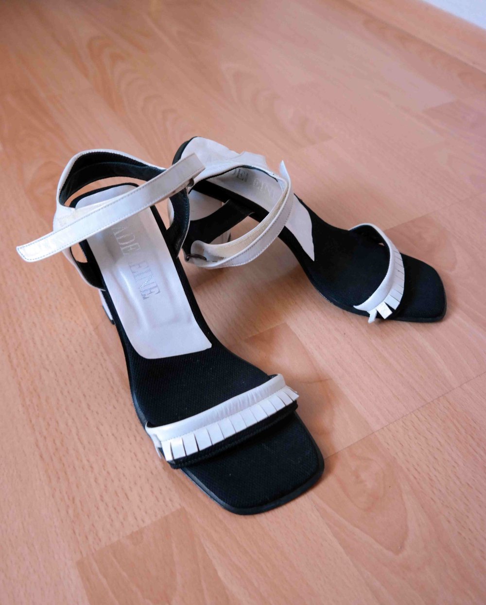 Wie NEU Original Madeleine True Vintage 90er 00er Sandalen High Heels Leder Echtleder weiß schwarz Blockabsatz Y2K 39 Fransen