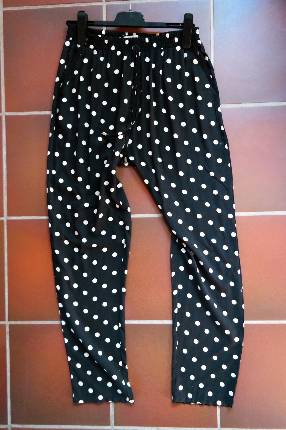 Sommerhose Pluderhose weites Bein Punkte gepunktet schwarz weiß XL L 42 40
