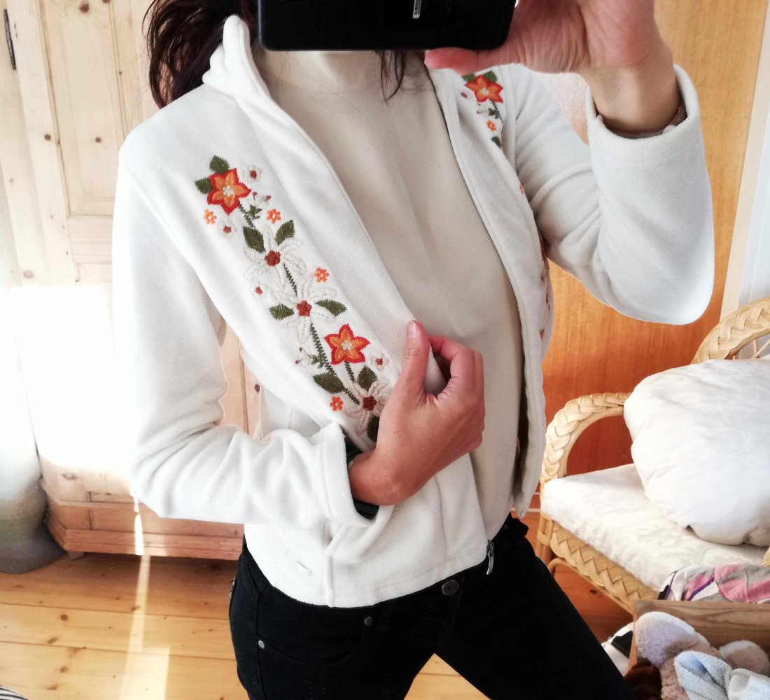 Fleecejacke Stickerei bestickt Blumen Ethno Folklore weiß bunt S 36 M 38