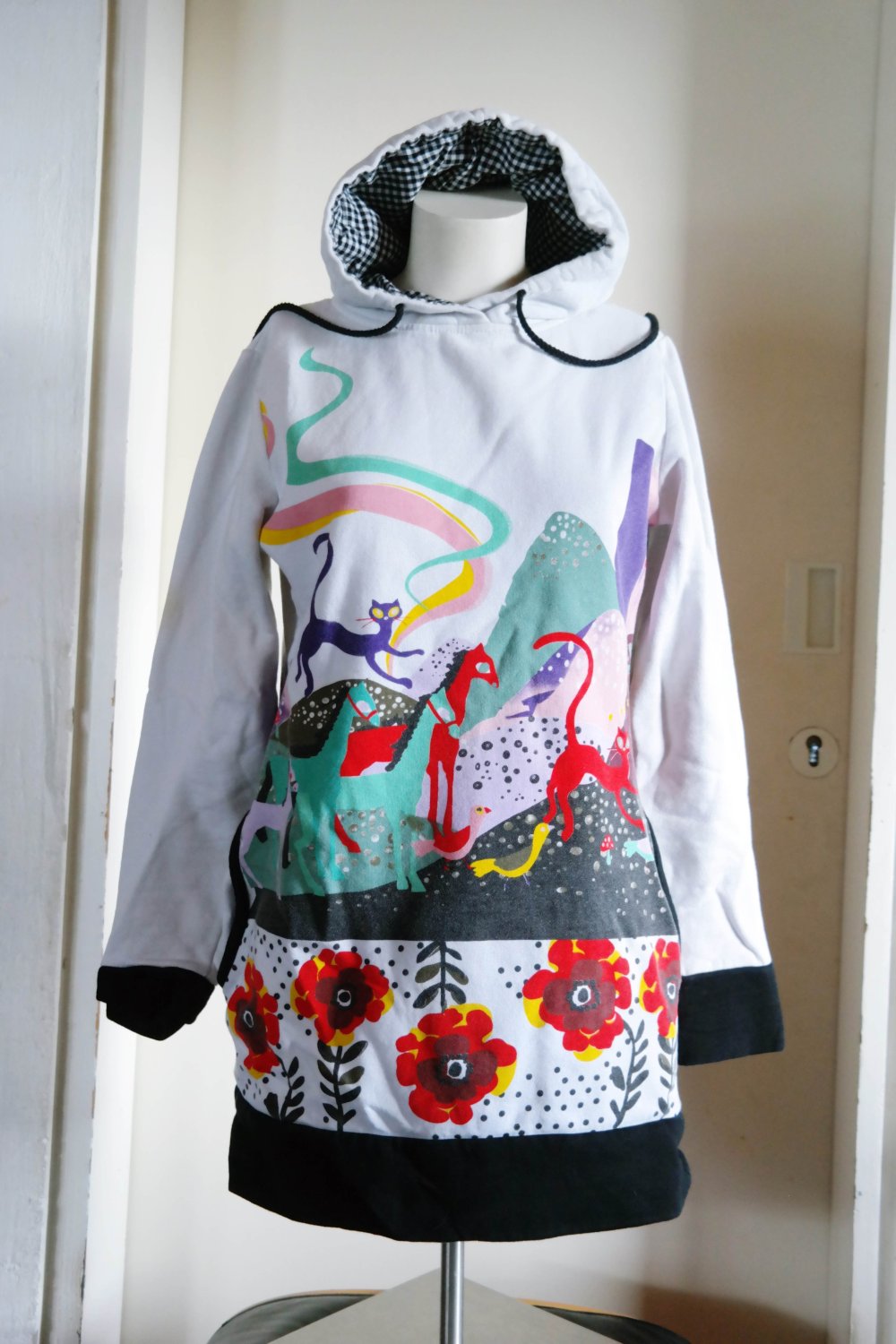 Longpullover Hoodie Longhoodie weiß bunt Muster Blumen Tiere Katze M 38