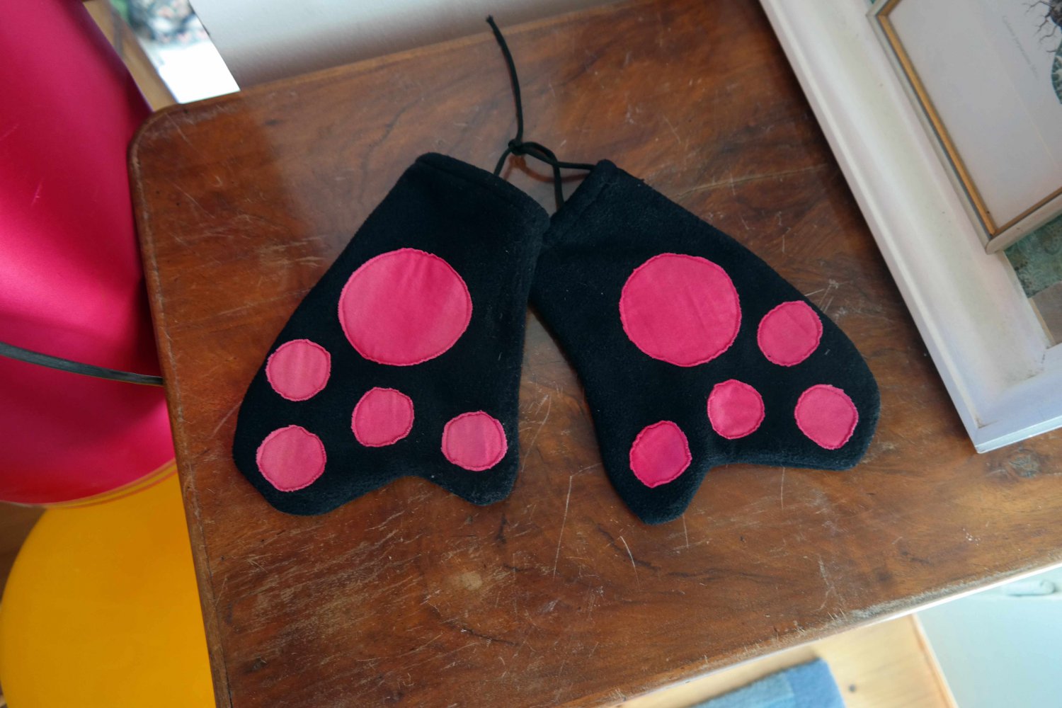 Handschuhe Handmade Pfoten Kitty Katzenpfoten schwarz rosa Fleece Fleecehandschuhe Kawaii Lolita Cosplay