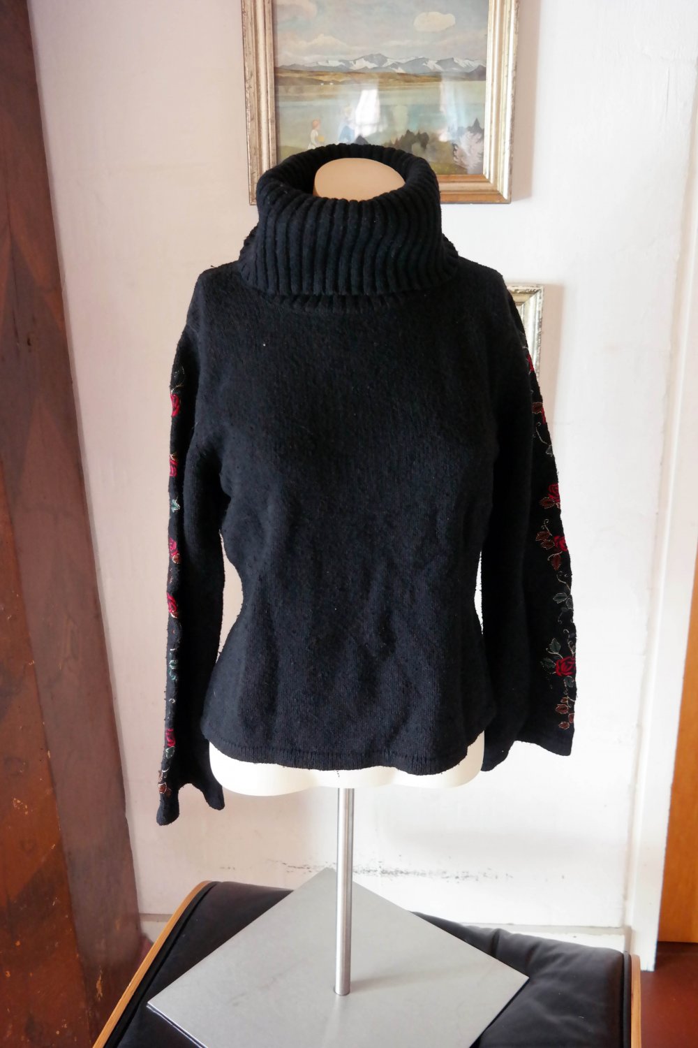 Pullover schwarz Rollkragen Wolle Wollpullover Blumen weite Ärmel Trompetenärmel bestickt M 38