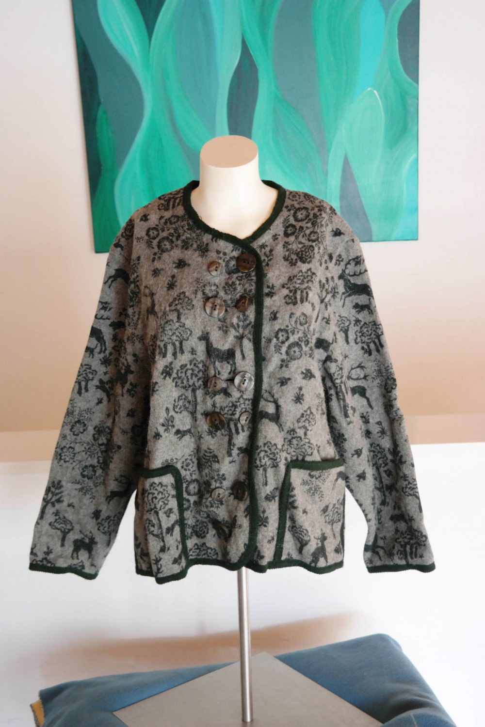 Berwin Wolff Trachtenjacke 100% Wolle Wolljacke Wolljanker Wald Motiv Blätter Bäume Hirsche 42 XL grau schwarz