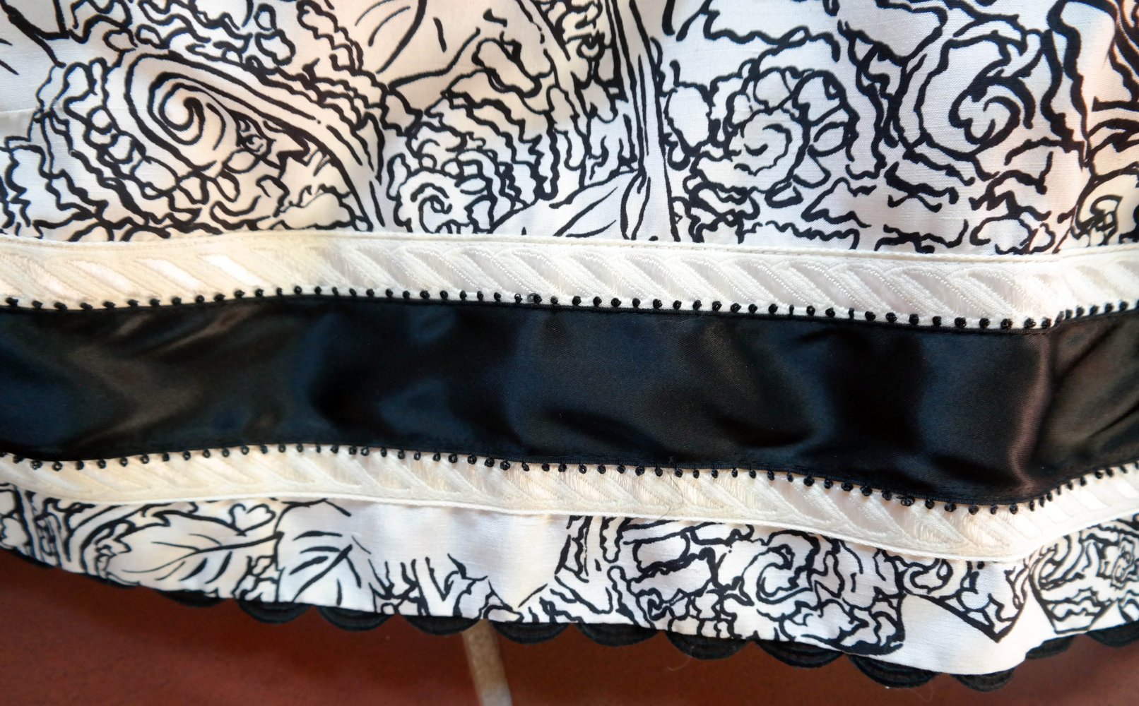Helene Straßer Vintage Rock 100% Seide weiß schwarz Floral Sommerrock 38 M