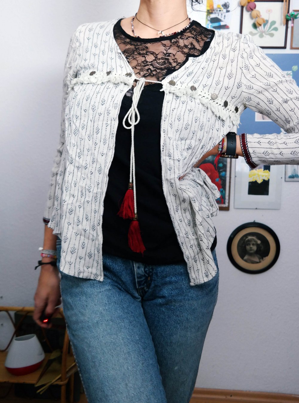 Hippie Style Jäckchen Jacke Cardigan Fransen Bändel Muster gemustert weiß Ethno M 38
