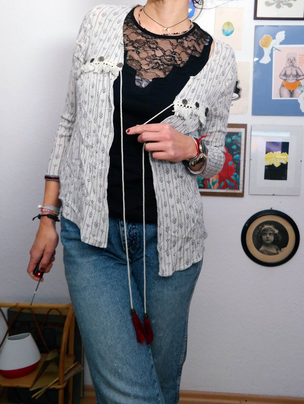 Hippie Style Jäckchen Jacke Cardigan Fransen Bändel Muster gemustert weiß Ethno M 38