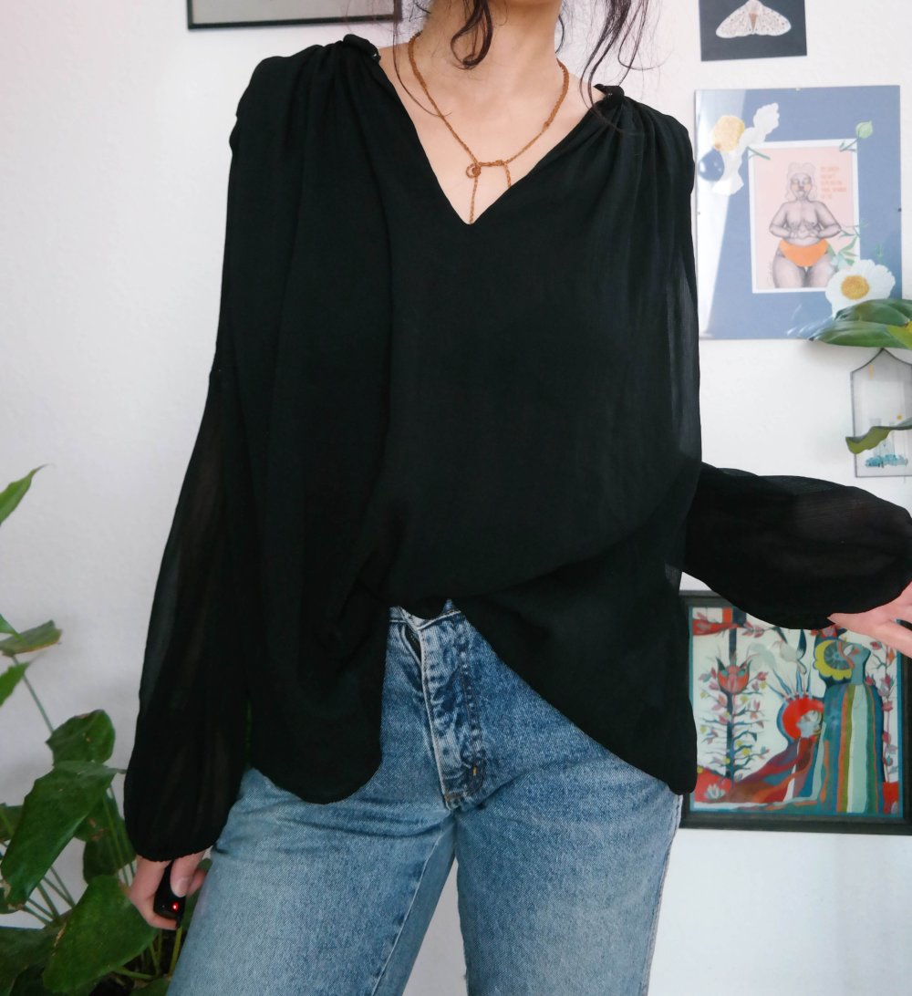 Schwarze Langarmbluse H&M Schlüssellochausschnitt elegant zart S 36