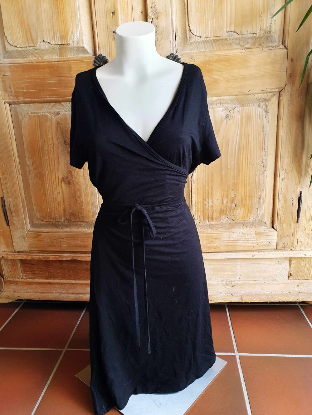 Wickelkleid schwarz V-Ausschnitt variabel unisize Flügelärmel S M L 36 38 40