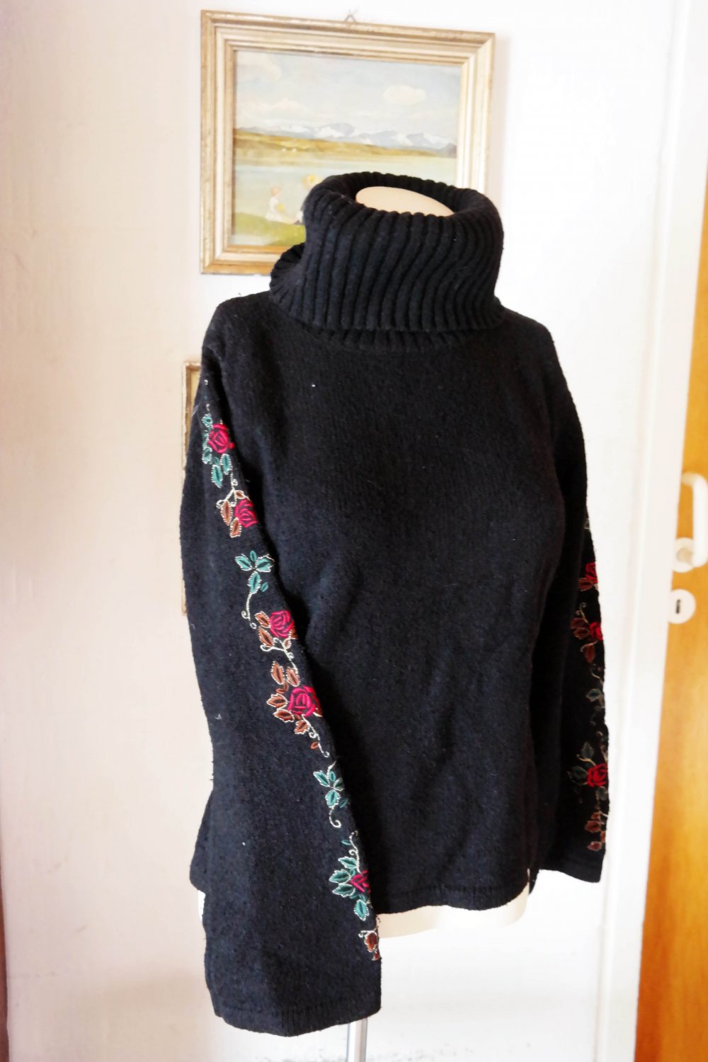 Pullover schwarz Rollkragen Wolle Wollpullover Blumen weite Ärmel Trompetenärmel bestickt M 38
