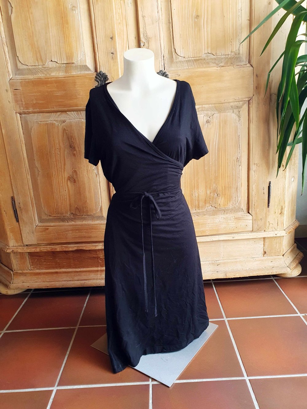 Wickelkleid schwarz V-Ausschnitt variabel unisize Flügelärmel S M L 36 38 40