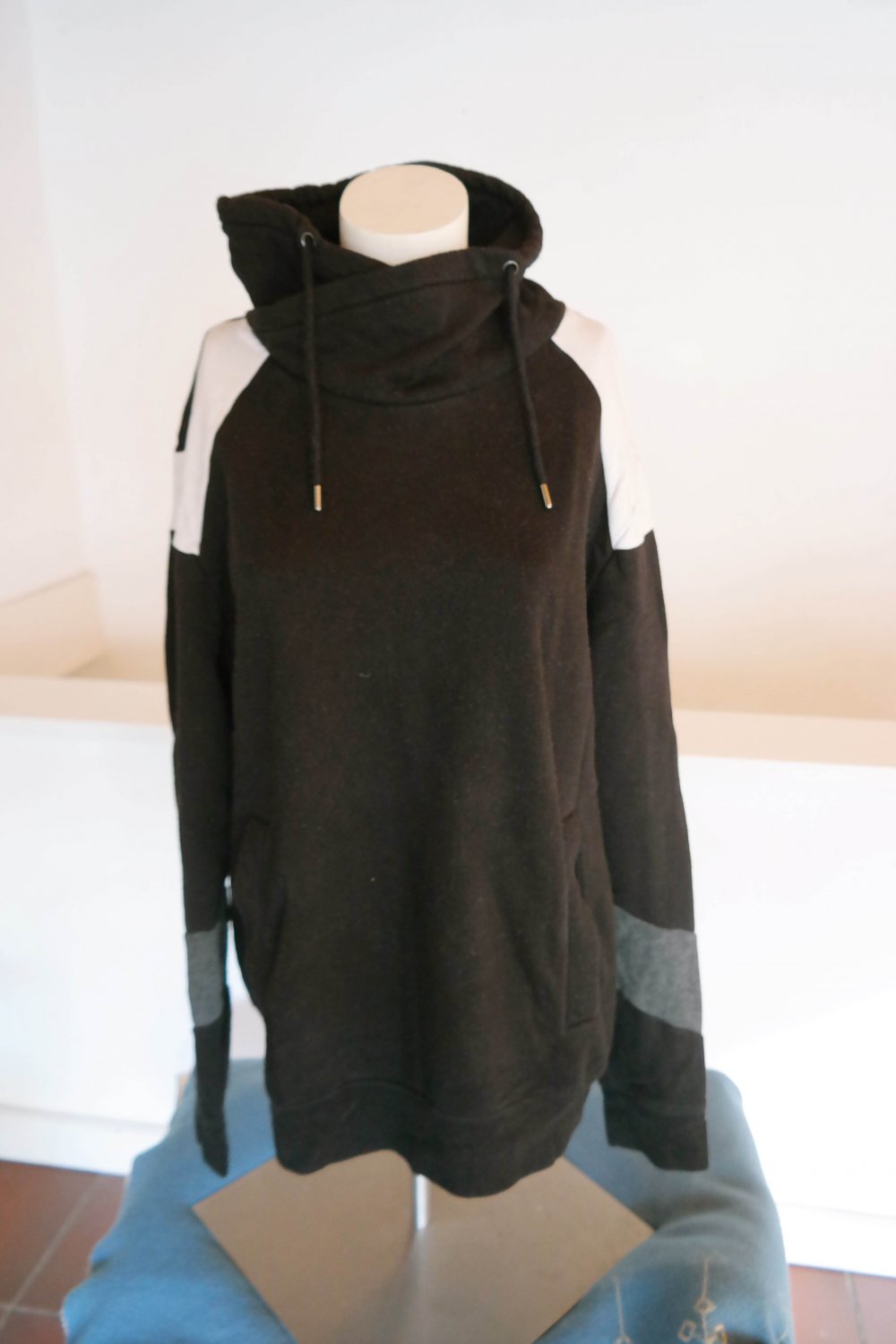 H&M Pullover Rollkragen Sweatshirt schwarz weiß Kragen L 