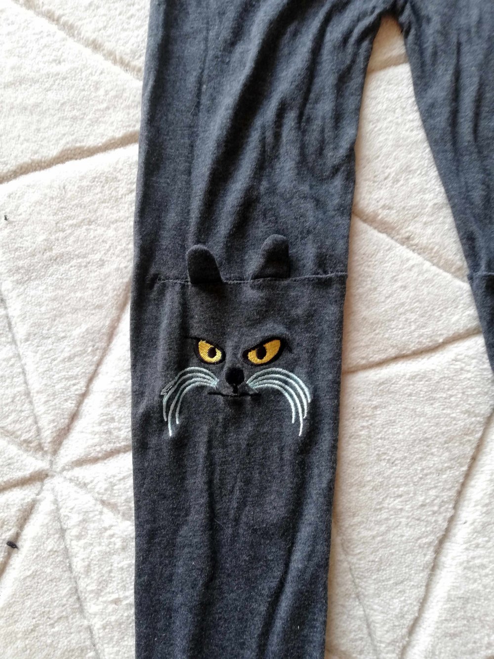 Wie NEU Leggings Katze Gesicht aufgestickt grau S 36 Comic Kawaii