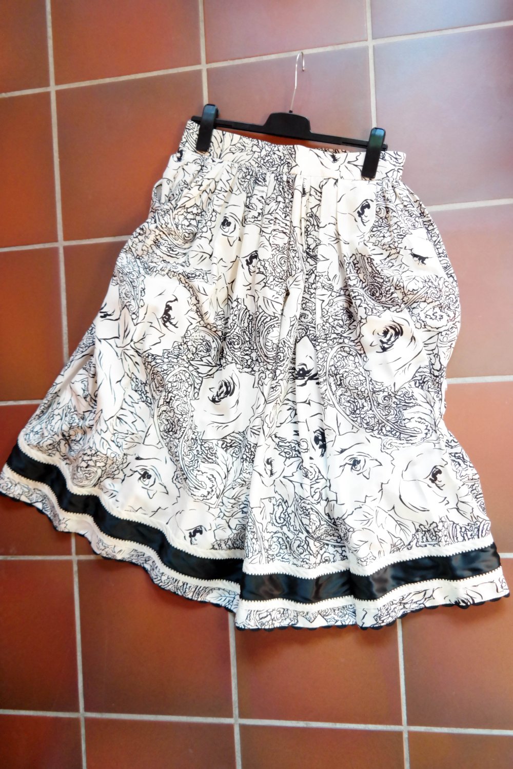 Helene Straßer Vintage Rock 100% Seide weiß schwarz Floral Sommerrock 38 M