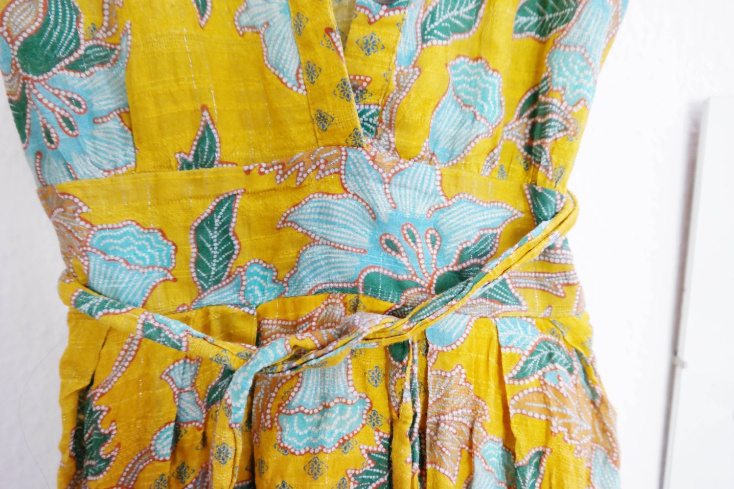 Orsay Kleid gelb bunt V-Ausschnitt weit schwingend Sommerkleid zum Binden Kragen 44 XXL