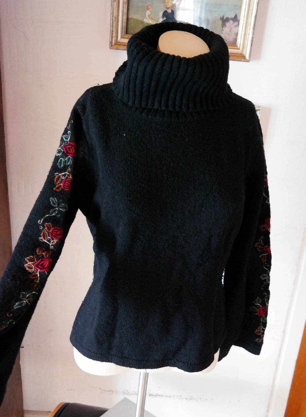 Pullover schwarz Rollkragen Wolle Wollpullover Blumen weite Ärmel Trompetenärmel bestickt M 38