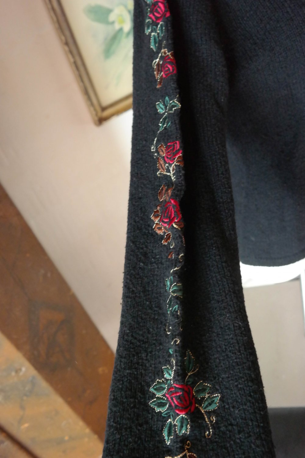 Pullover schwarz Rollkragen Wolle Wollpullover Blumen weite Ärmel Trompetenärmel bestickt M 38