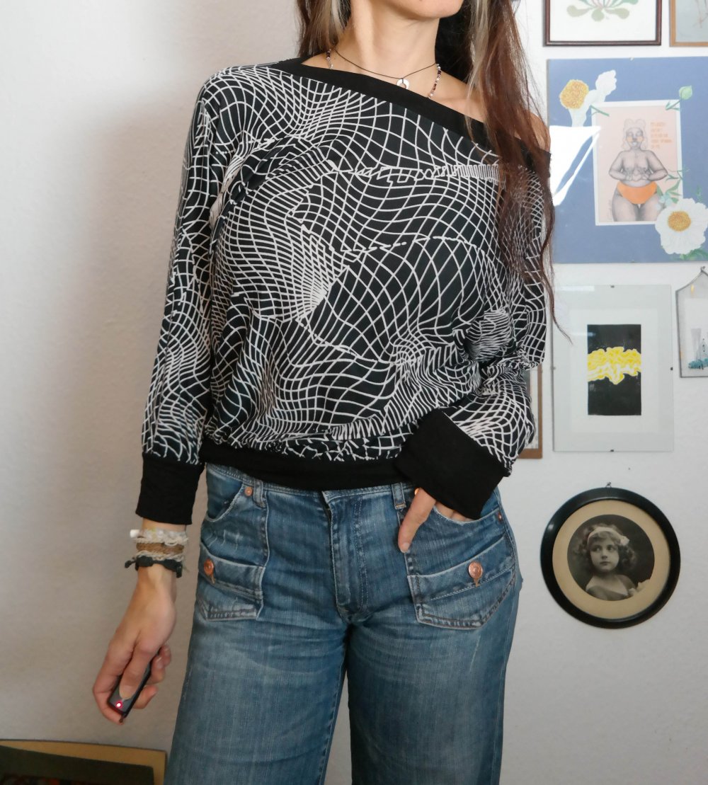 Langarmshirt schwarz weiß Muster gemustert weite Ärmel schulterfrei variabel L 40 M 38 oversized