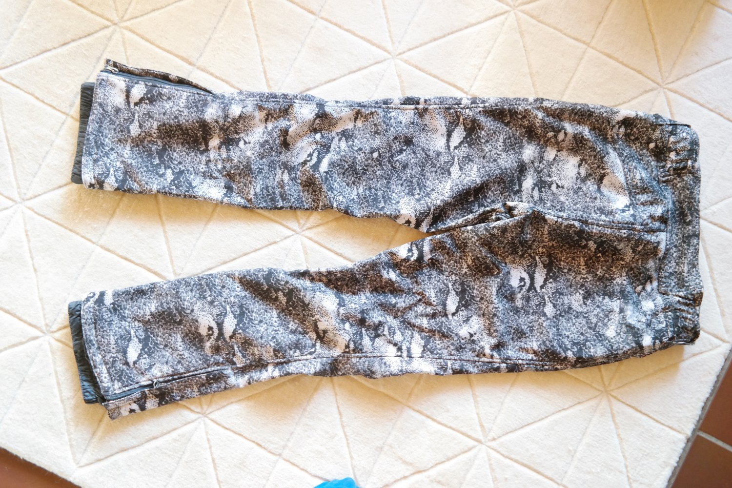 Protest Skihose Snowboardhose Winter schwarz weiß wasserdicht Leo Muster gemustert XL 42
