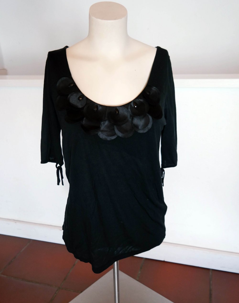 More & More Shirt Tunika schwarz Applikationen Blüten Blätter S 36