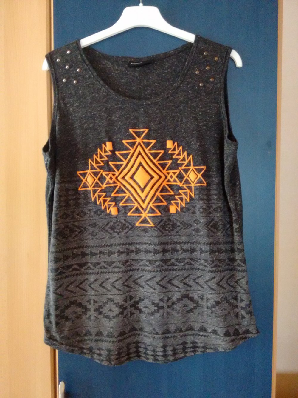 Graues Top