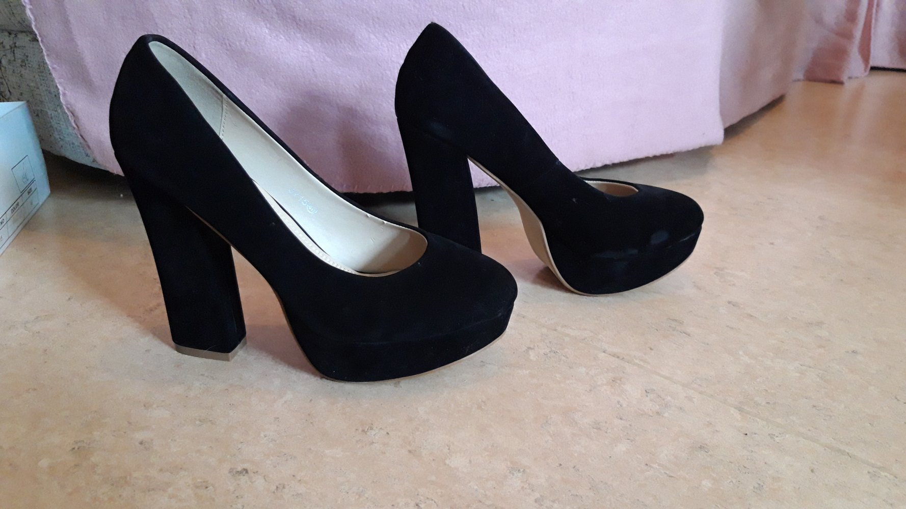 Samtige Pumps