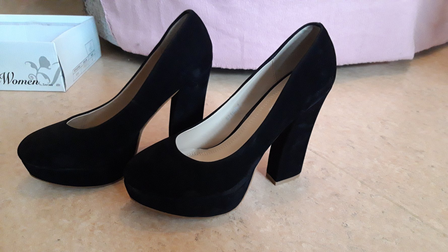 Samtige Pumps