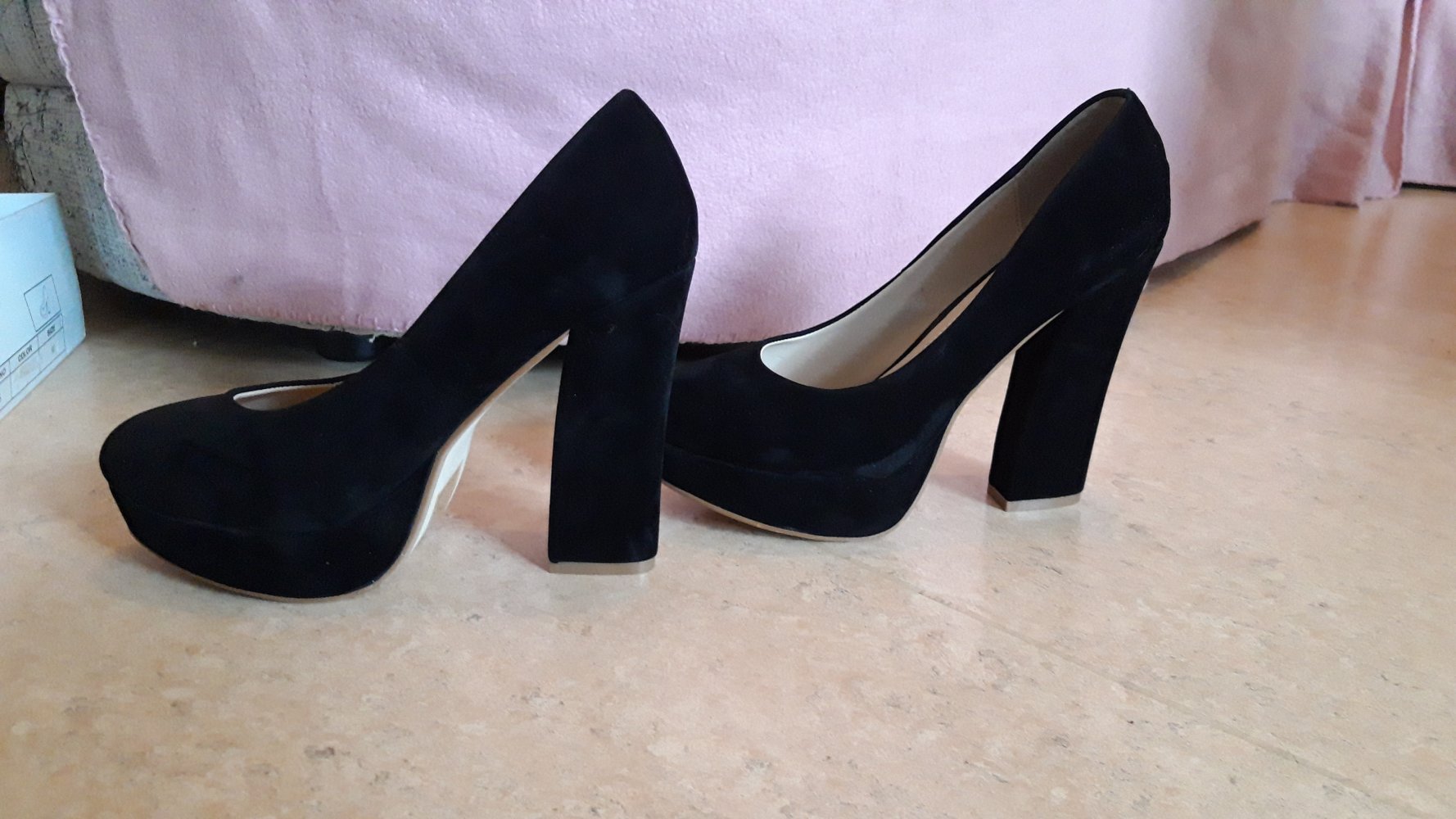 Samtige Pumps
