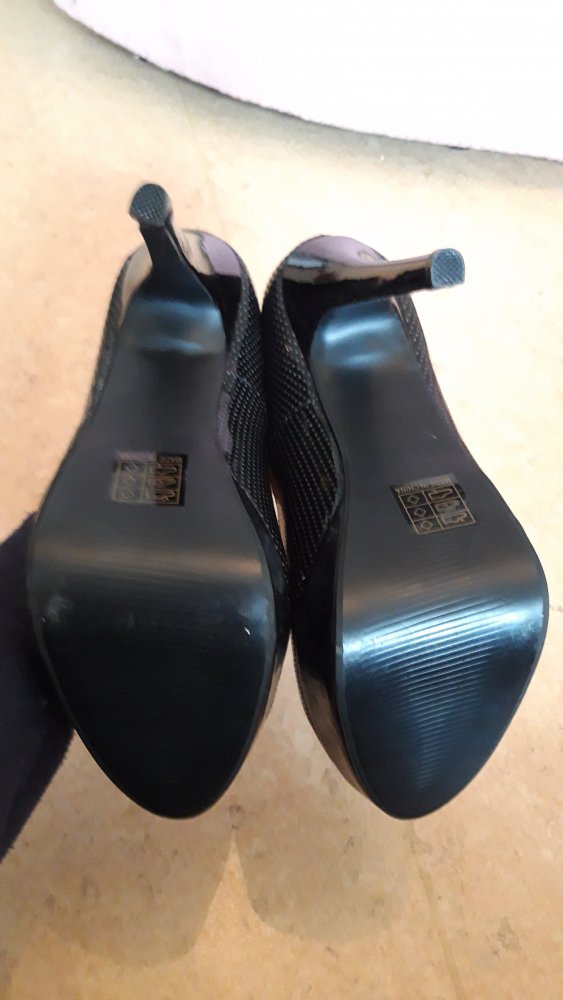 Lack- Plateau Pumps 