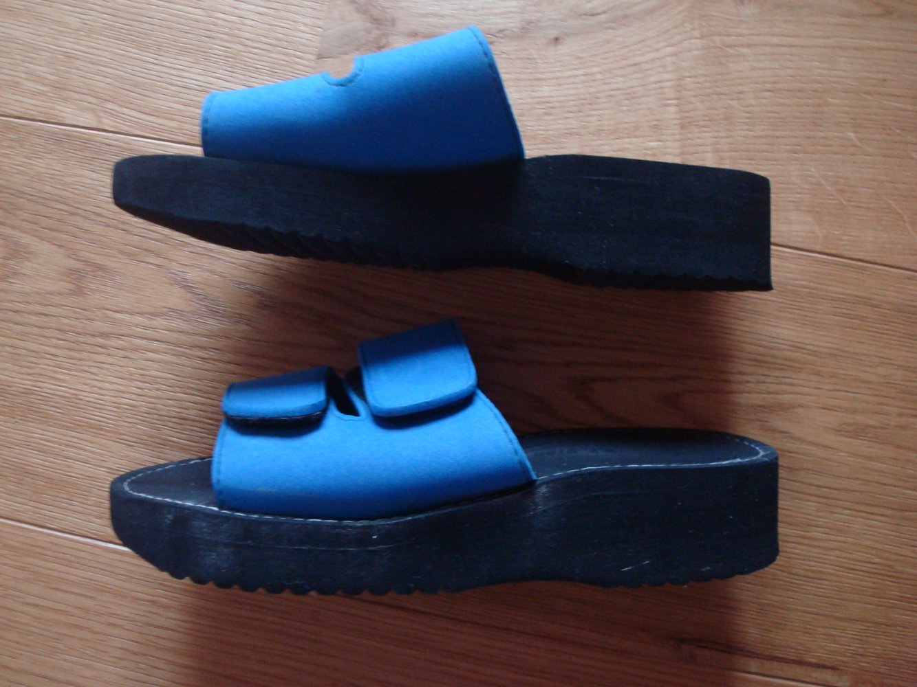 blaue Clogs, Sandalen, Slipper, Wedges, Pantoletten mit Plateau