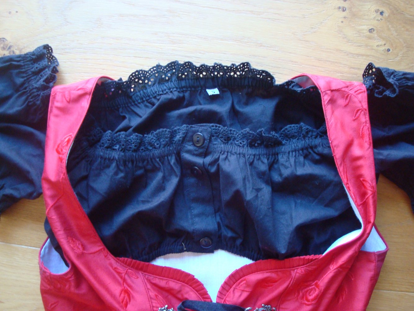 wunderschönes Dirndl reine Seide mit viel Zubehör, Trachtenkleid