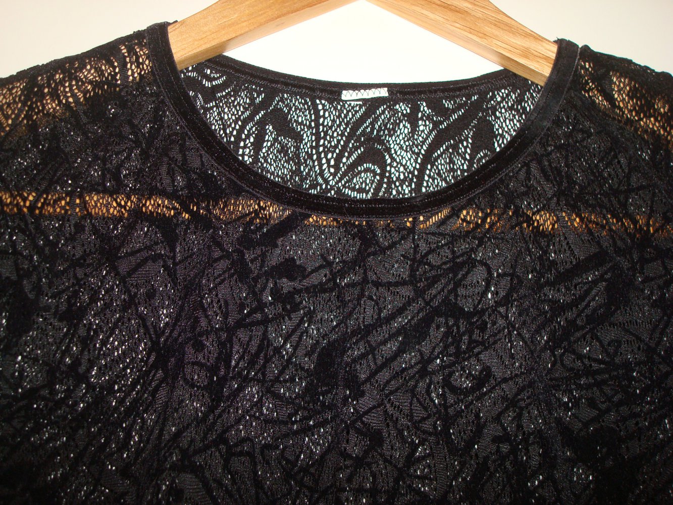 Shirt aus schwarzer Spitze, Spitzentop, Spitzenshirt