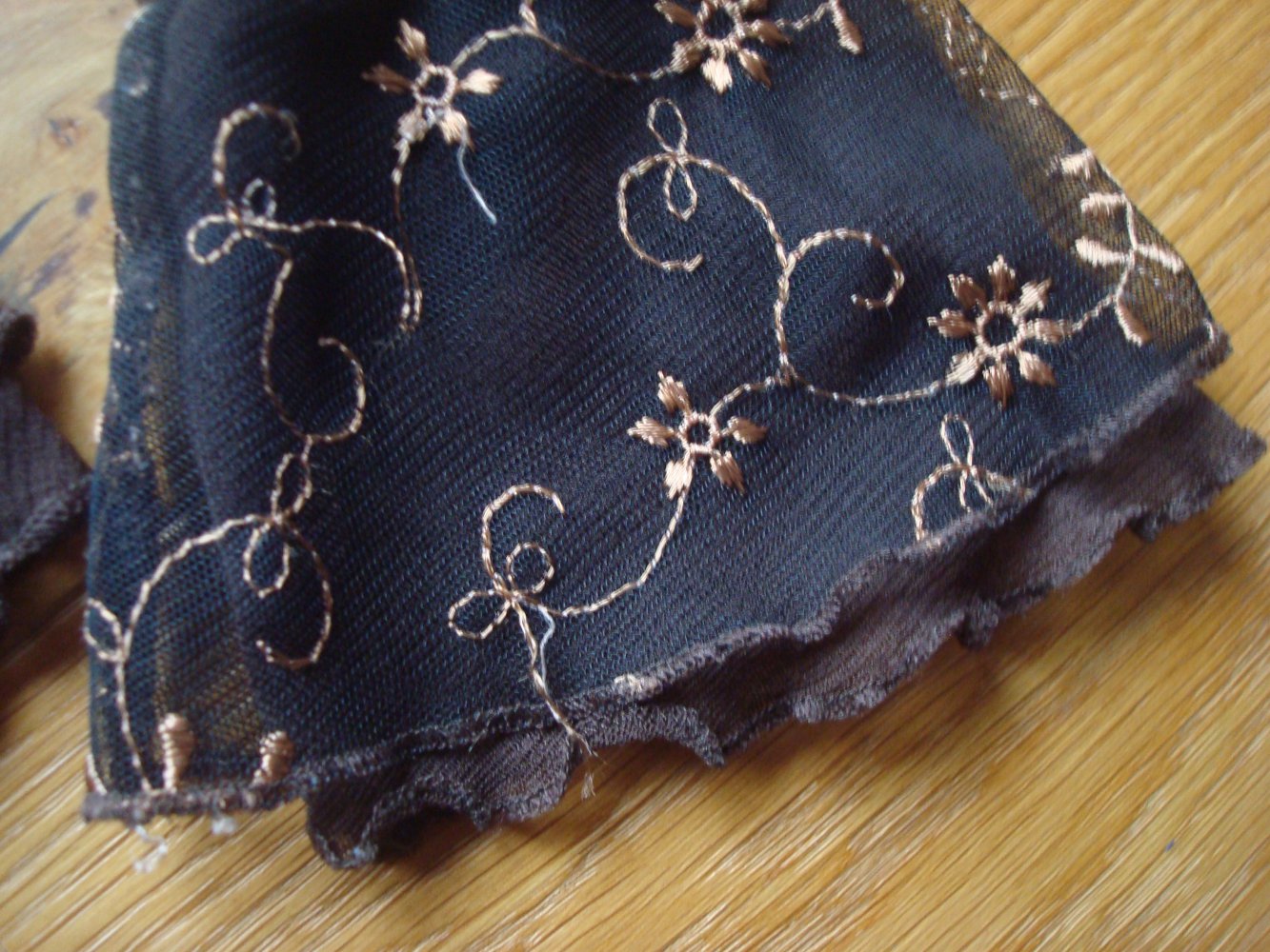 toller Cardigan, Bluse mit Spitze und Samt
