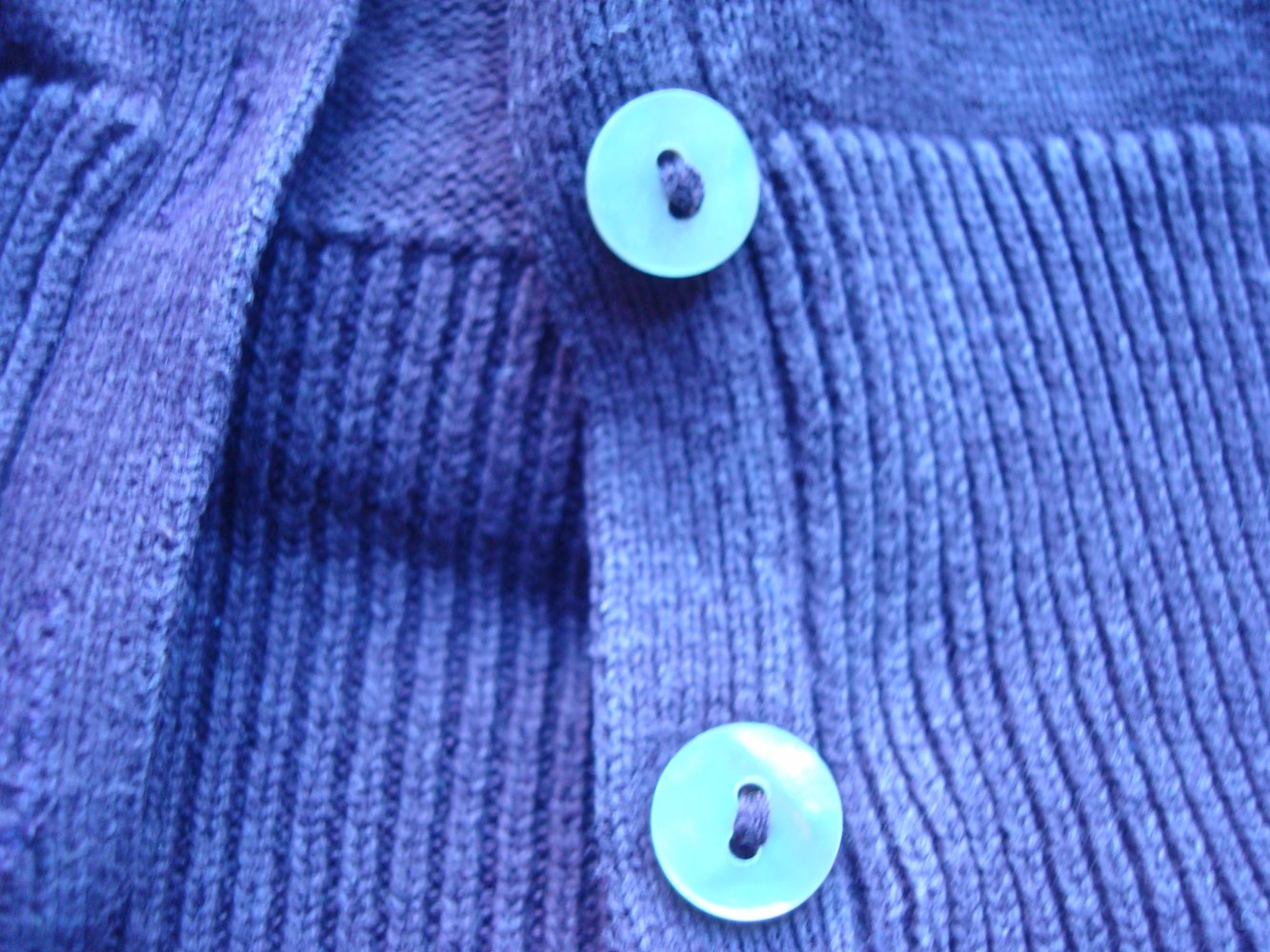 dünne Strickjacke, Cardigan in aubergine
