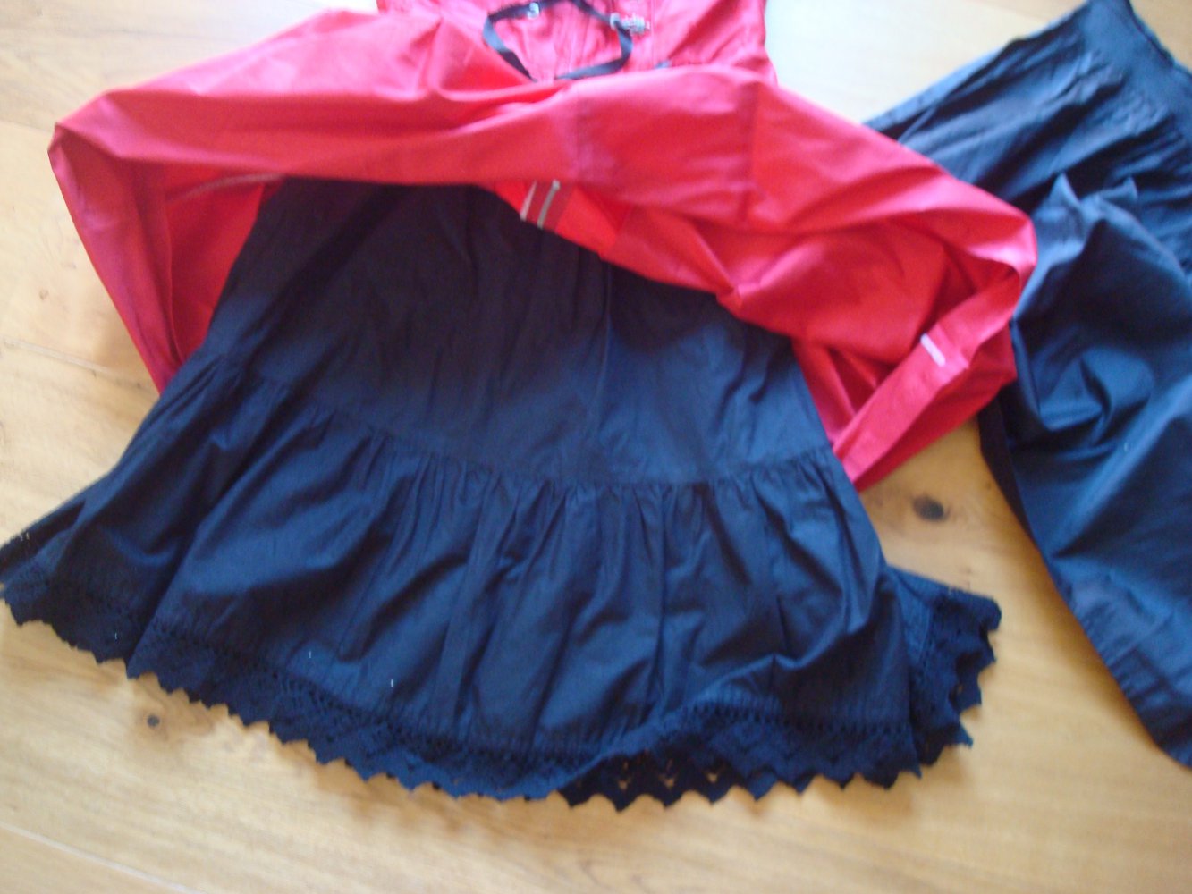 wunderschönes Dirndl reine Seide mit viel Zubehör, Trachtenkleid