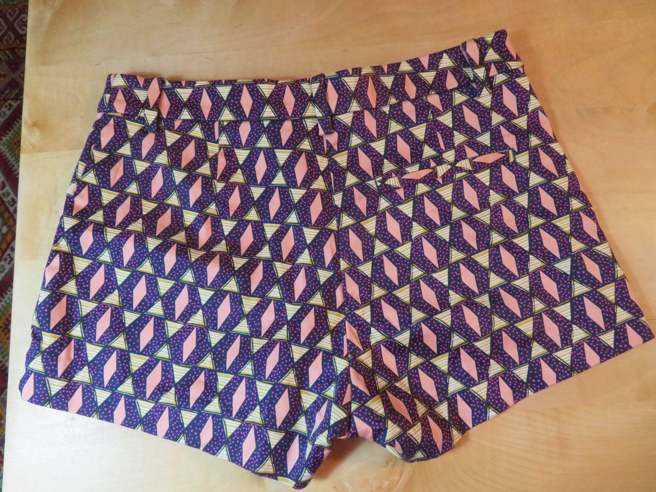 ungetragene Shorts Retro Print H&M 34 Lila Lachs Baumwollmix