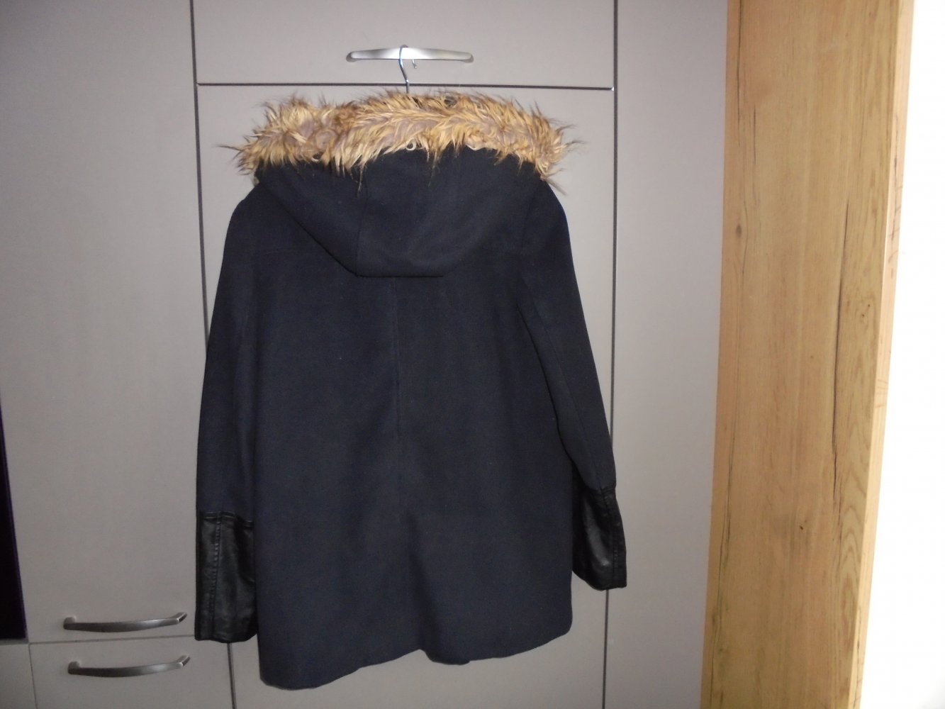 Damen Winterjacke schwarz m. warmer Kapuze Gr. 40 von Atmosphere