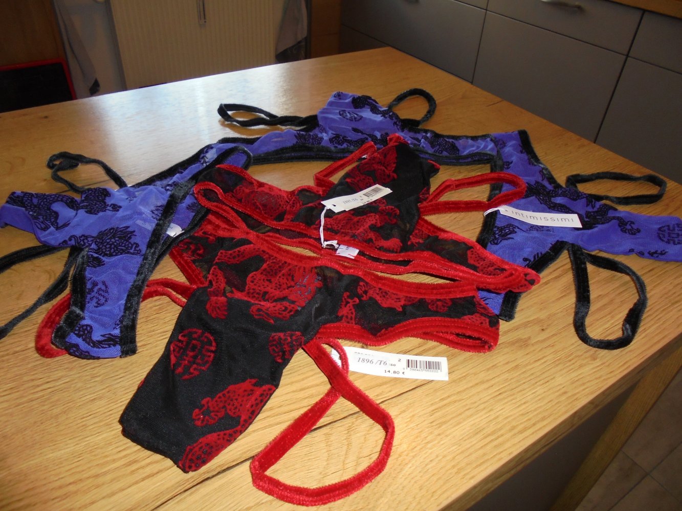 NEU: 5 Stück sexy Damen Strings/Tangas Gr. M lila +rot v. Intimissimi