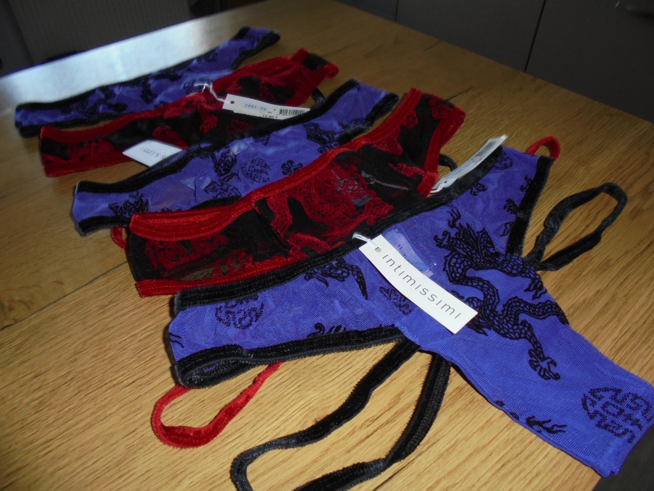 NEU: 5 Stück sexy Damen Strings/Tangas Gr. M lila +rot v. Intimissimi