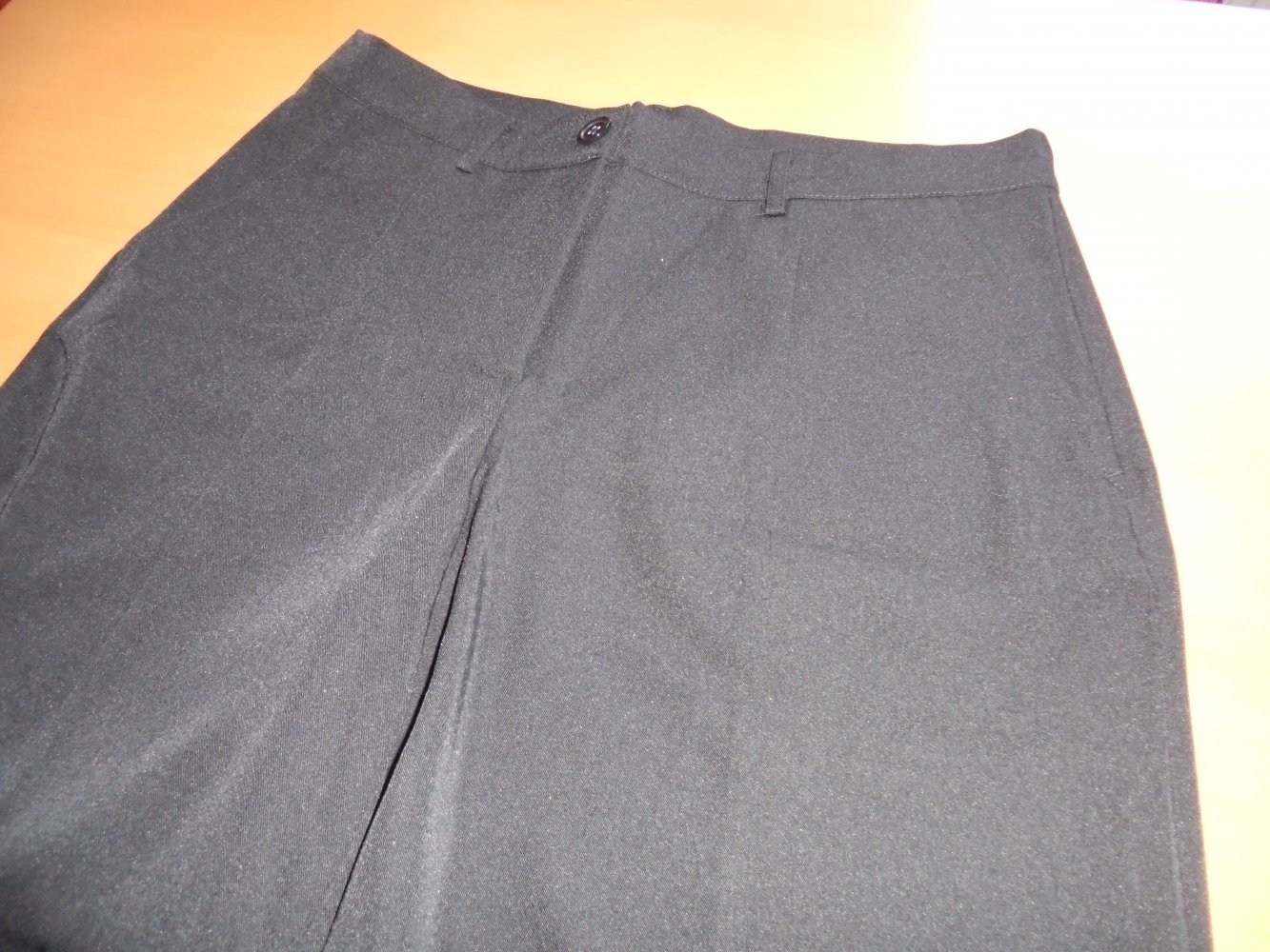 NEU: elegante 7/8 Damen Hose schwarz Gr. 38 von Bonprix mit Druckknöpfen unten