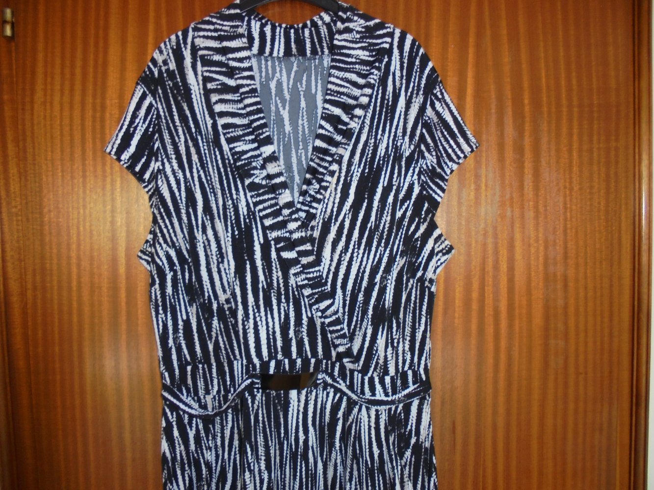 wunderbares Damen Sommerkleid schwarz/ weiß gemustert Gr. L/XL