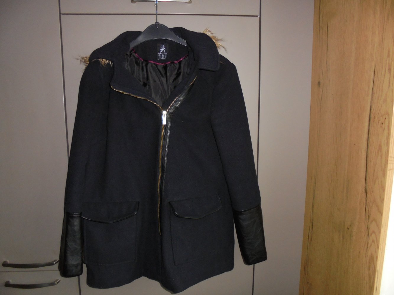 Damen Winterjacke schwarz m. warmer Kapuze Gr. 40 von Atmosphere