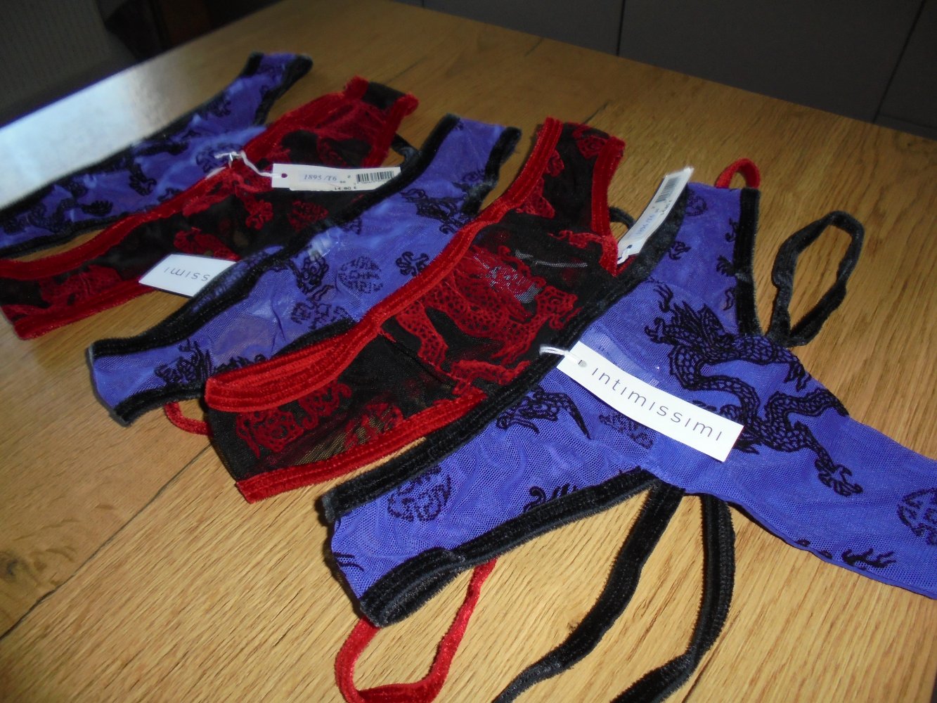 NEU: 5 Stück sexy Damen Strings/Tangas Gr. M lila +rot v. Intimissimi