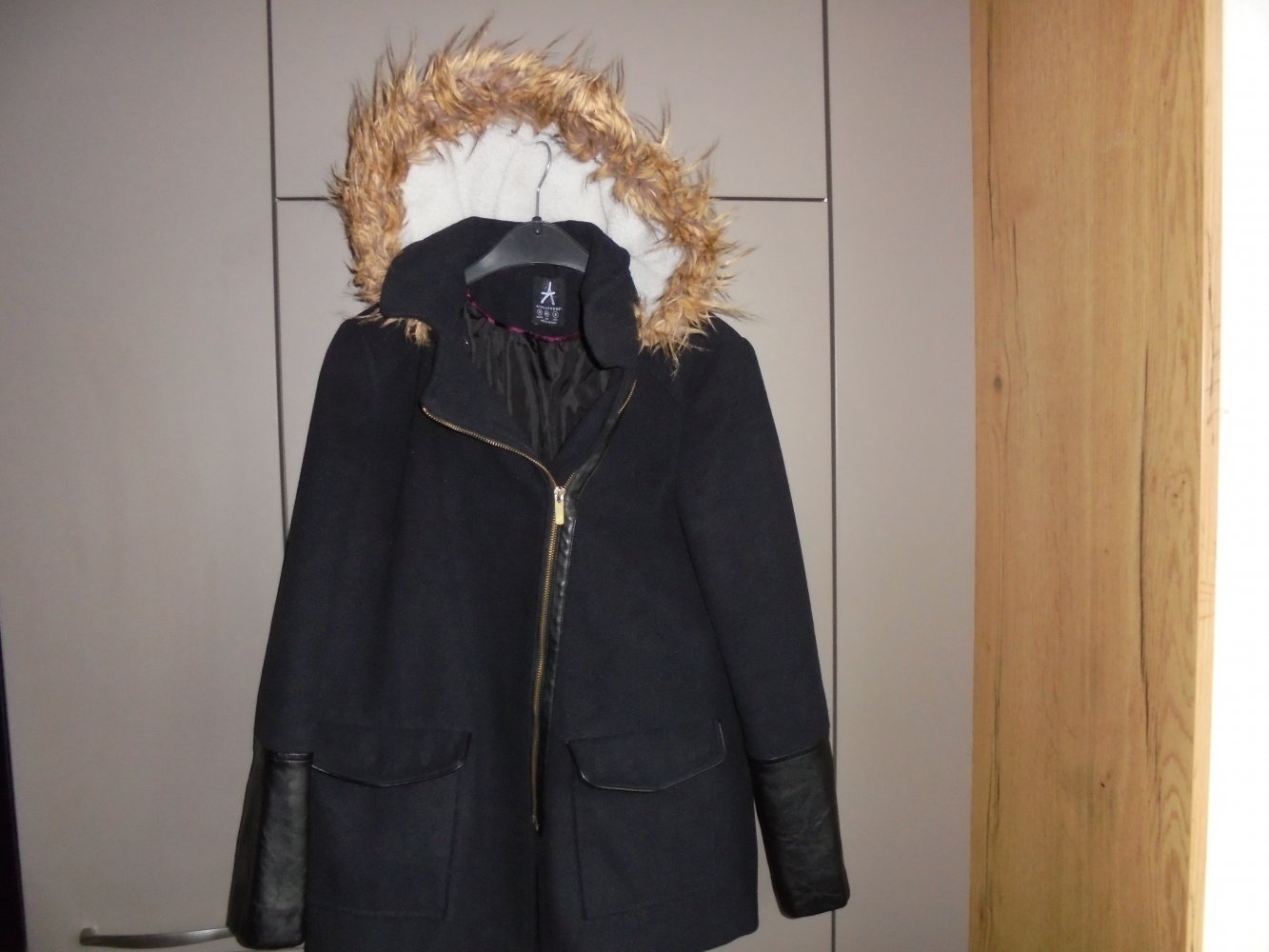 Damen Winterjacke schwarz m. warmer Kapuze Gr. 40 von Atmosphere