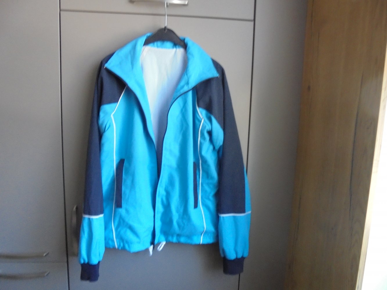 Kinder Sportjacke- Trainingsjacke Gr. 170/176 türkis- blau