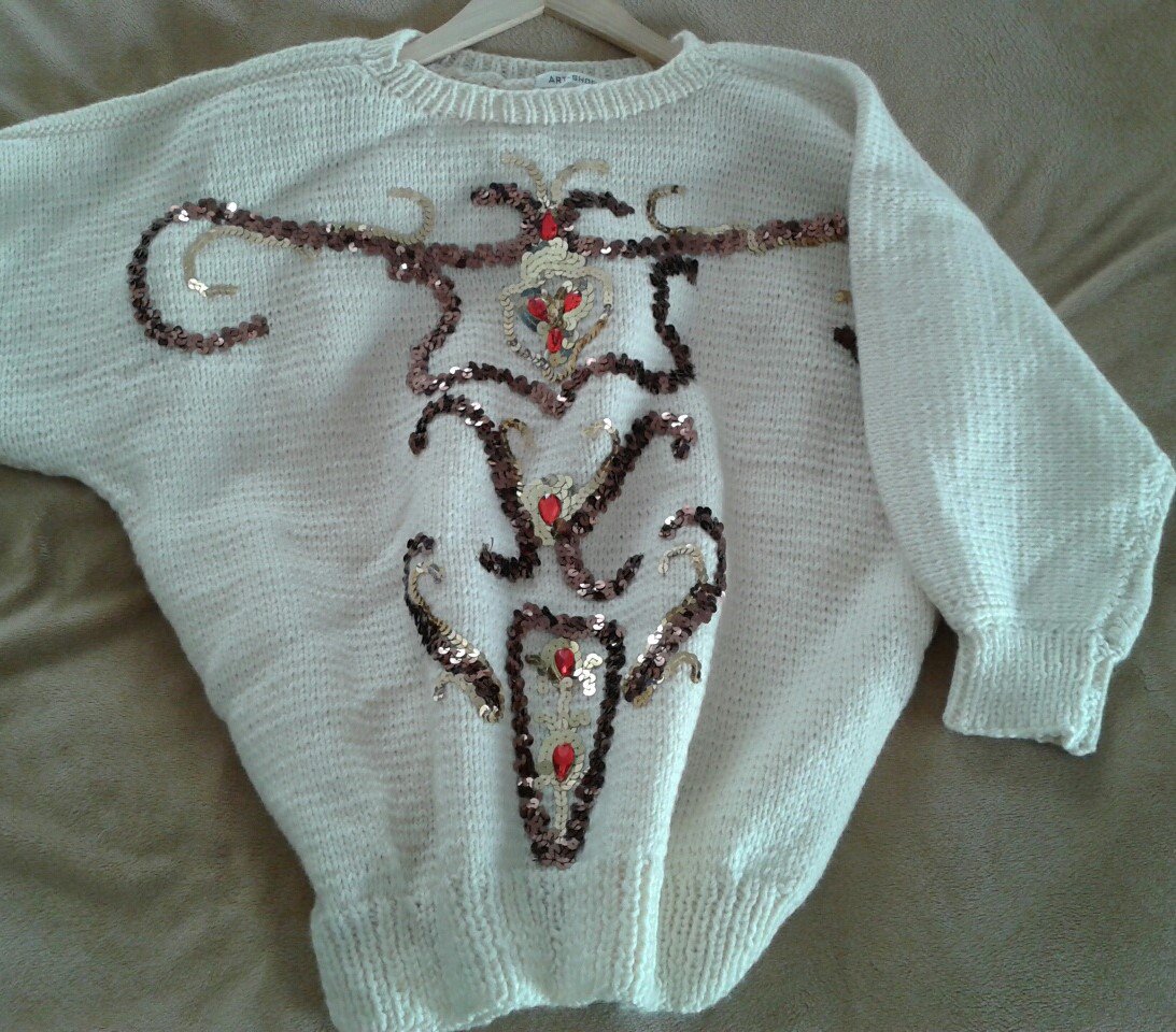 NEUER !!! WUNDERSCHÖNER EXKLUSIVER HANDGESTRICKTER UND HAND-BESTICKTER PULLI MADE IN AUSTRIA