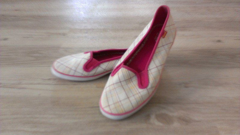 Slipper in weiß/pink aus Kanada