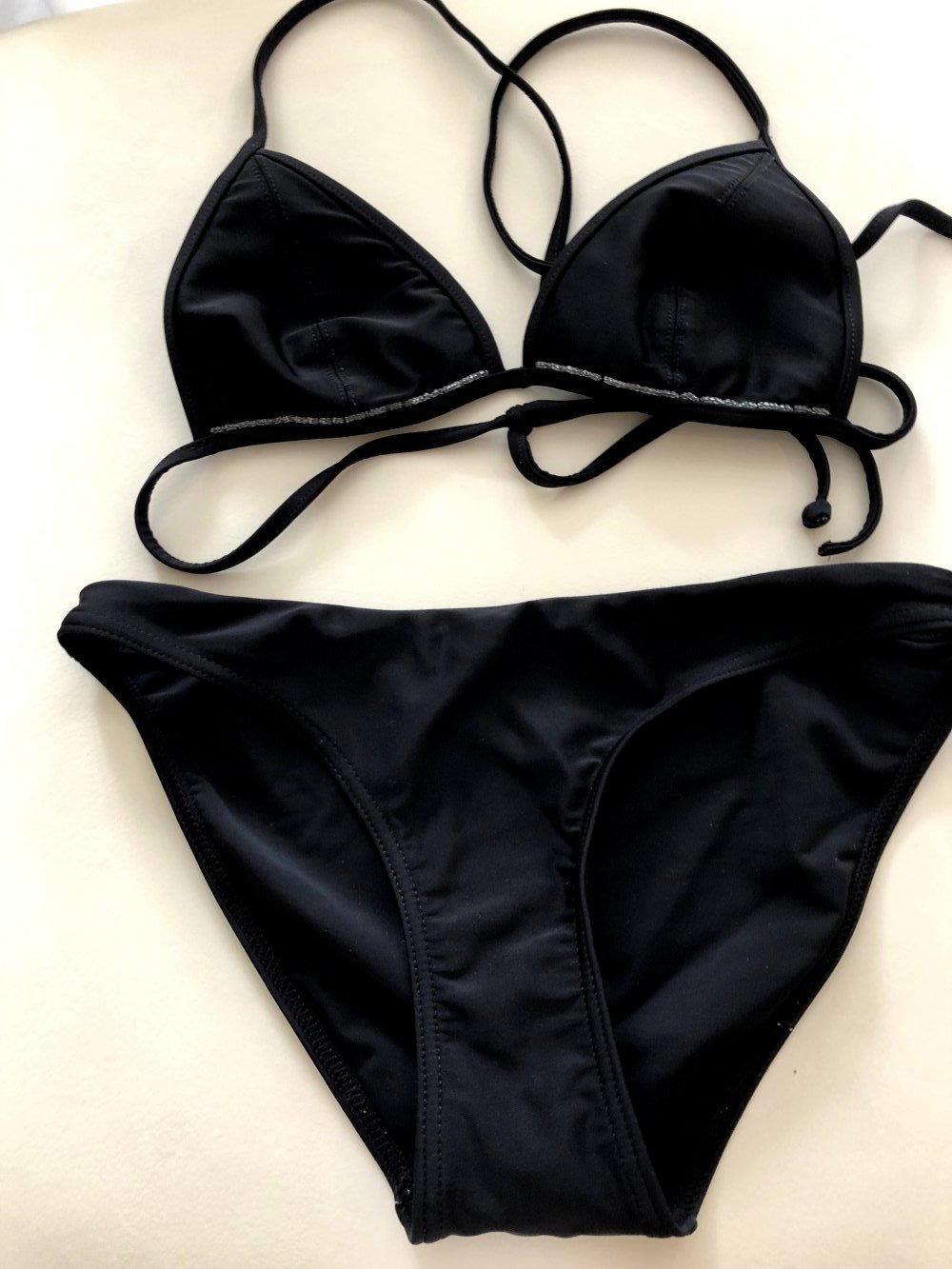 schwarzer Bikini