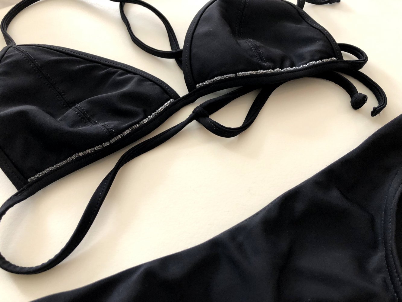 schwarzer Bikini